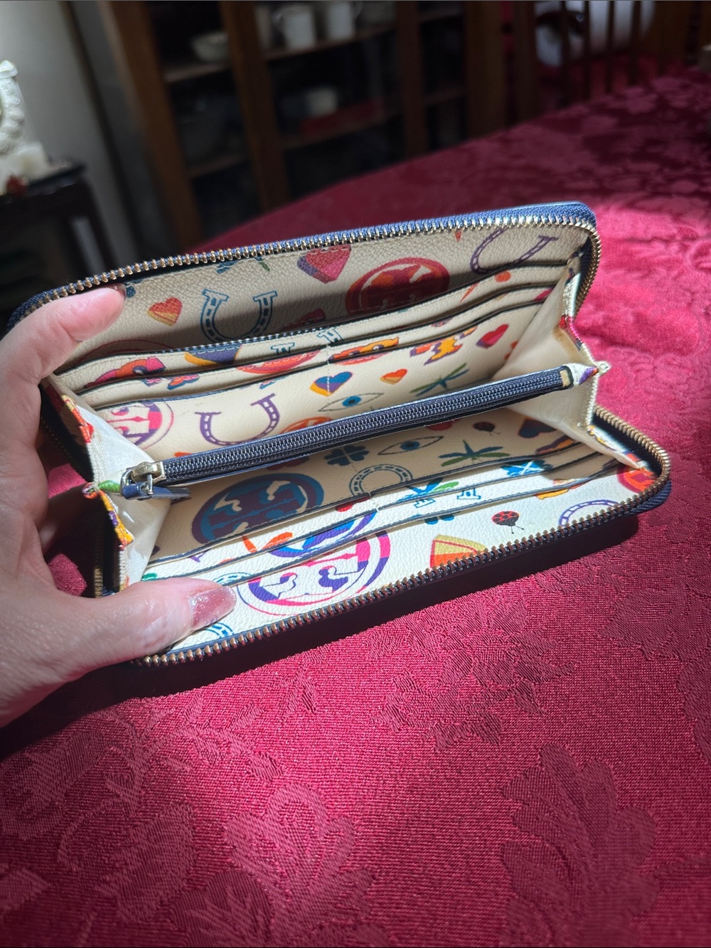 Tory Burch Cream & Navy Kerrington Limited Edition Long Zip Wallet - Picture 4 of 8